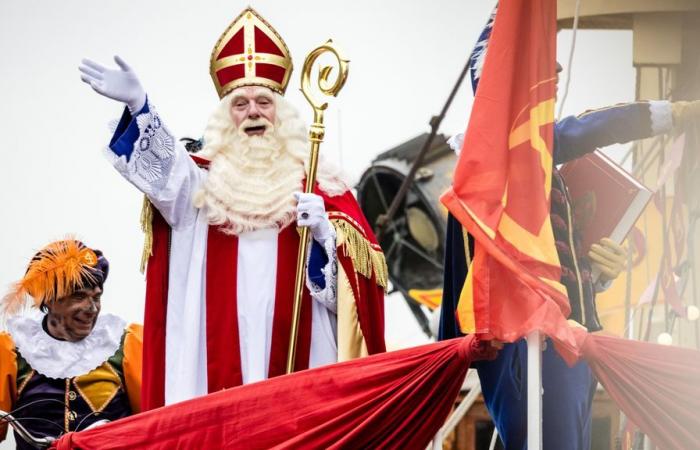 Sinterklaas arriva a Vianen, il traghetto è a terra