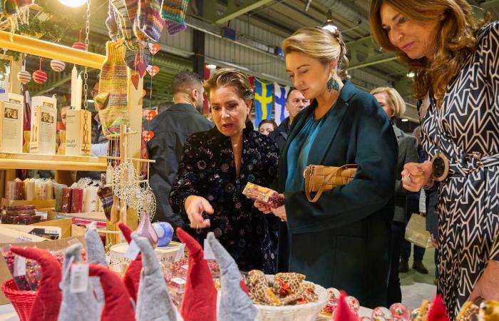 La granduchessa Maria Teresa e la nuora Stéphanie fanno un giro del mondo di beneficenza al Bazar International Luxembourg