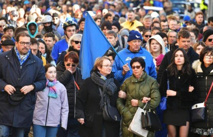 una “marcia blu” in omaggio a un iconico ciclista investito da un'auto