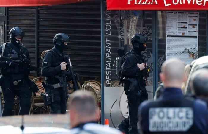 DIRETTO. Presa di ostaggi in un ristorante a Issy-les-Moulineaux: almeno quattro persone sono trattenute con la forza