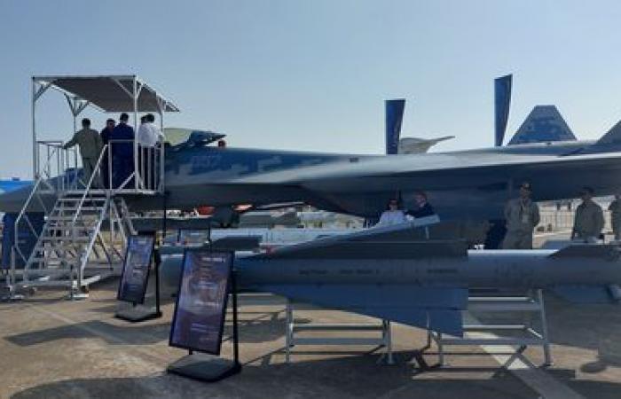 La Russia presenta il suo nuovo aereo stealth allo Zhuhai Airshow, in Cina