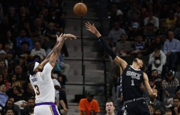 Il fiducioso Anthony Davis “lascialo volare” aiuta a guidare i Lakers oltre gli Spurs nell’apertura della Coppa NBA