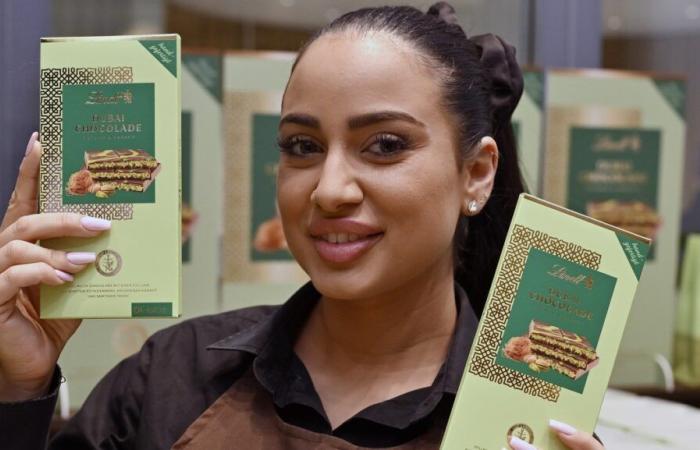 La pubblicità del cioccolato a Dubai in Svizzera: grande coda a Kilchberg