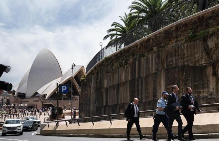 L’emittente veterana Alan Jones è stata arrestata a Sydney nel corso di un’indagine su presunte aggressioni al pudore e reati sessuali