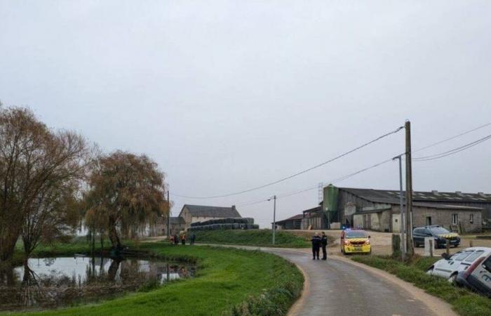 Un'auto termina la sua corsa in uno stagno nella Mayenne