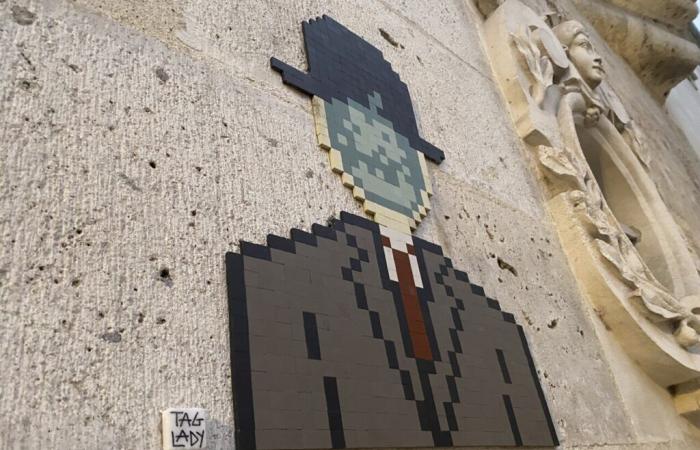 Chi si nasconde veramente dietro i mosaici incastonati nelle strade di Orléans?