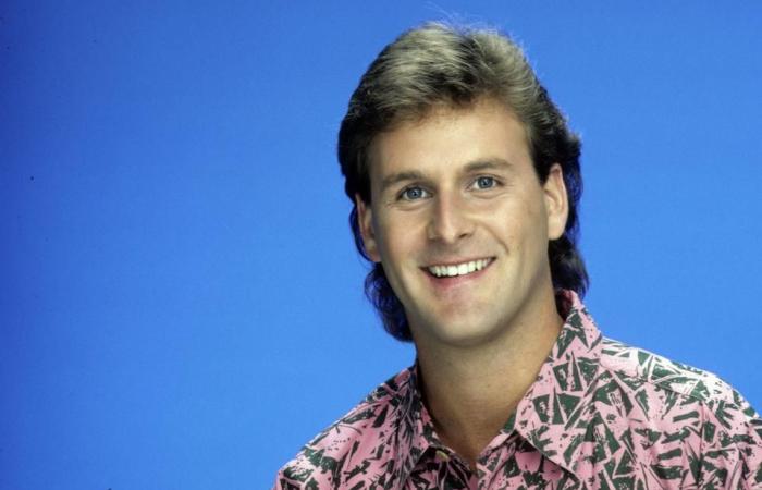 La star di “Full House” Dave Coulier si sottopone a un trattamento chemioterapico mentre combatte un cancro “molto aggressivo”.