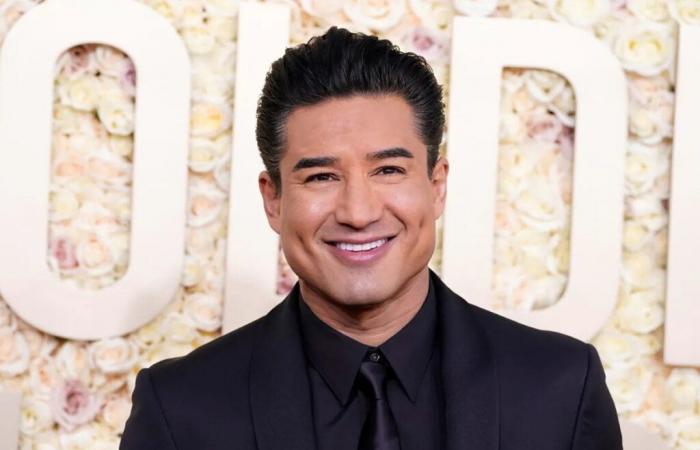 Patrimonio netto di Mario Lopez: quanto ha guadagnato il conduttore di Miss Universo 2024 dalla sua carriera di attore?