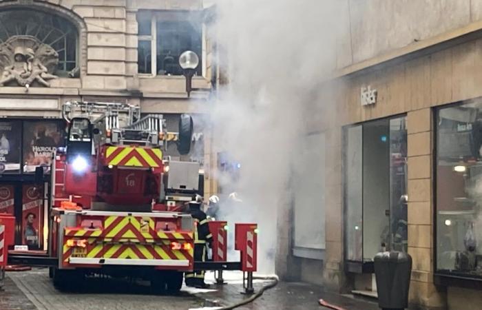 Un incendio nel centro della città di Metz mobilita quasi un centinaio di vigili del fuoco