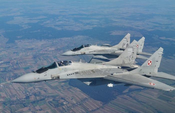 La Polonia fa decollare gli aerei da combattimento durante il “massiccio attacco” della Russia in Ucraina