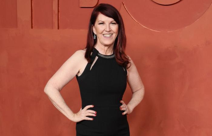 “È davvero sexy”, Kate Flannery difende John…