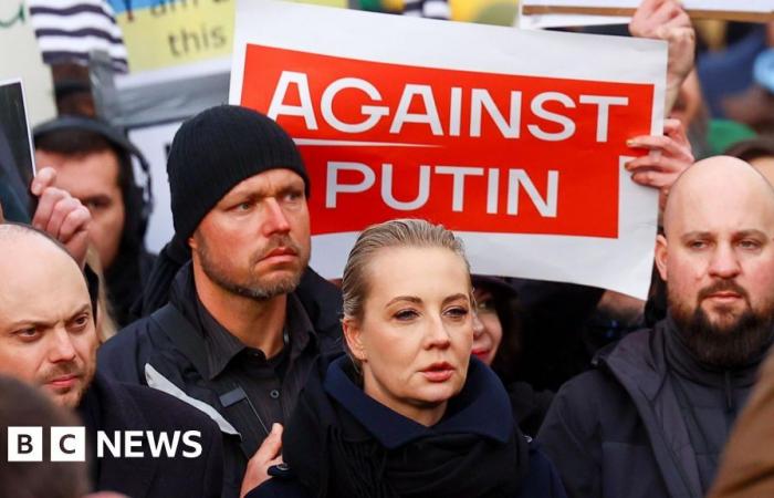 Continuate a protestare, dice la vedova di Navalny alla marcia di Berlino