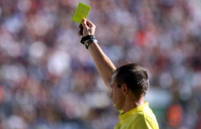 Qual è lo stipendio di David Coote, l’arbitro della Premier League al centro dello scandalo?