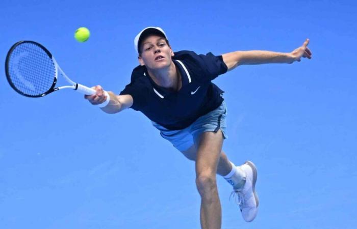 Jannik Sinner guida Taylor Fritz nella partita del campionato Nitto ATP Finals | Giro dell'ATP