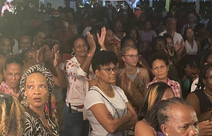 Robert Mavounza festeggia i suoi 40 anni di carriera con il suo pubblico e diversi gruppi di canto nwel