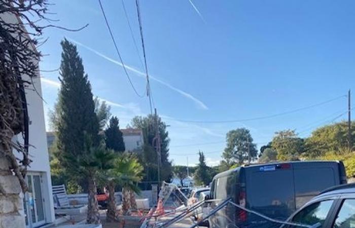 la recinzione di un cantiere crolla improvvisamente a Saint-Jean