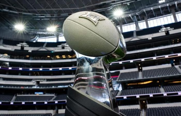 Lo “scenario del caos” potrebbe offrire uno scenario scioccante per il Big 12 Championship Game dello stato del Kansas che si trova ad affrontare una scuola che ha appena riportato 4,5 milioni di dollari come capo allenatore di football