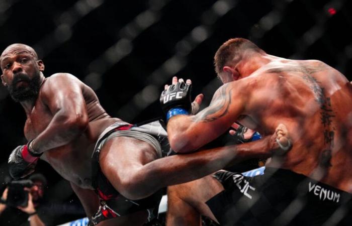 Jon Jones mette fuori combattimento il collega americano Stipe Miocic con uno straordinario calcio all'indietro e conserva la corona dei pesi massimi UFC | Notizie di boxe