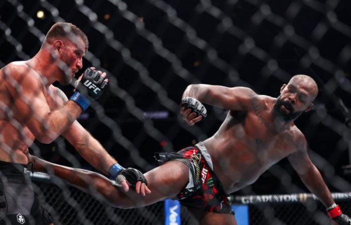 Jon Jones ferma Stipe Miocic con uno straordinario calcio rotante all'UFC 309