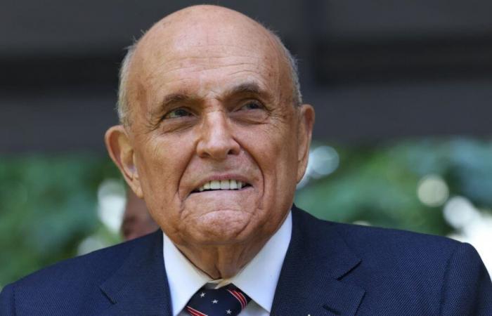 Giuliani ha regalato la sua Mercedes e i suoi orologi di lusso