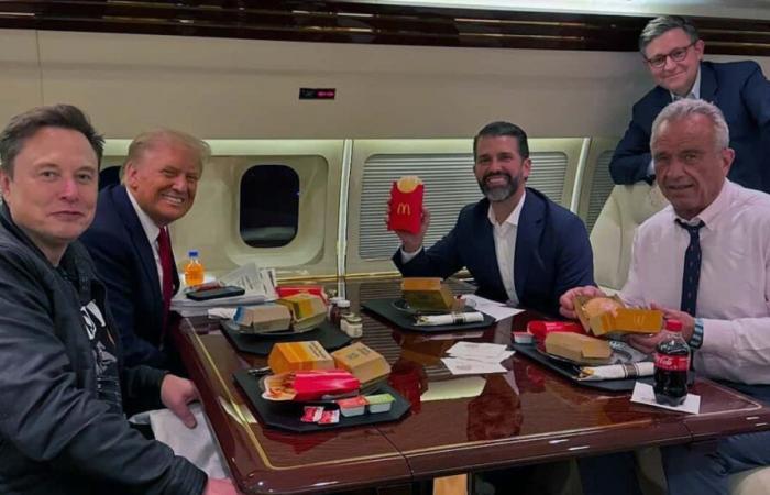 Donald Trump e RFK Jr si abbuffano di hamburger e patatine fritte dopo aver promesso di “rendere l’America sana”