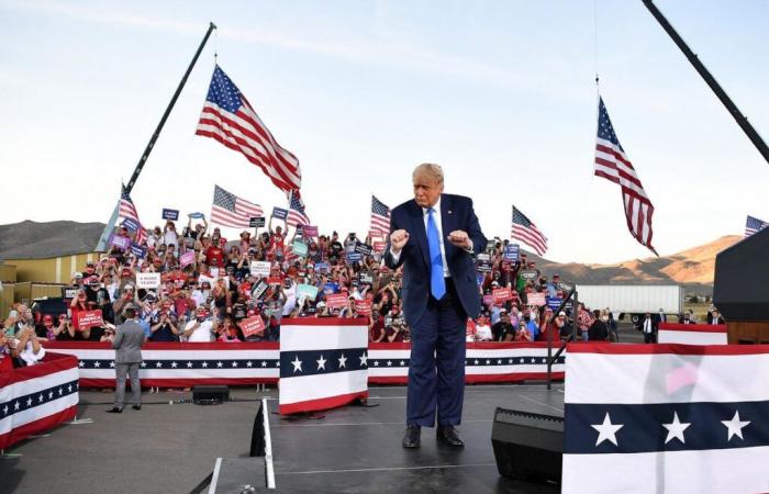 Quando i politici agitano i fianchi, da Trump a Theresa May