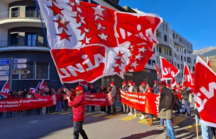 Sion: 1000 manifestanti si sono riuniti per ottenere salari migliori