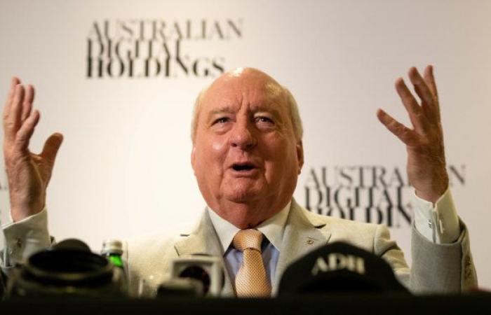 Alan Jones arrestato per accuse di aggressione al pudore