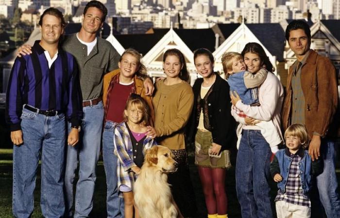 La star di “Full House” Dave Coulier si sottopone a un trattamento chemioterapico mentre combatte un cancro “molto aggressivo”.