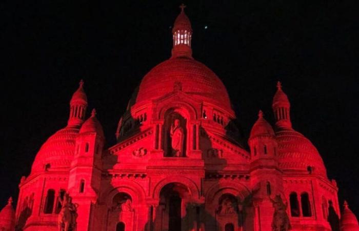 cos'è “Redweek” che illumina di rosso le chiese questa settimana?