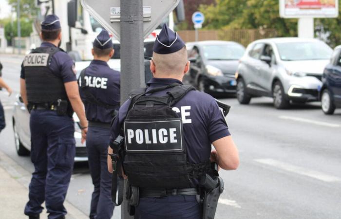 un uomo ucciso per strada, la polizia sta cercando attivamente il sospettato