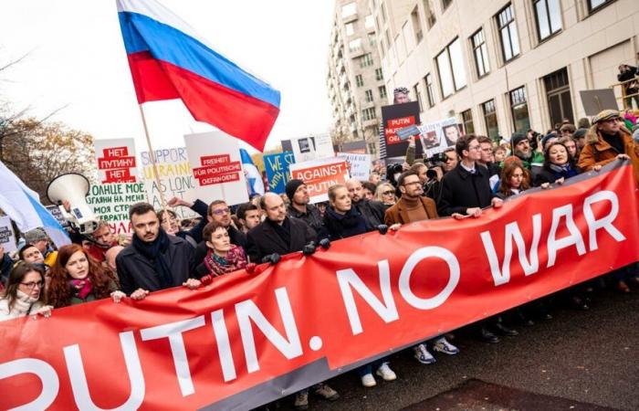 Berlino: marcia degli oppositori russi in esilio contro la guerra