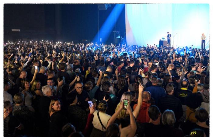 Nelle foto. Hoshi, una pioggia d’amore con un pubblico commosso allo Zénith di Caen