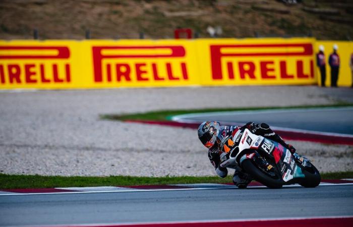 Che emozione! Arón Canet vince un’emozionante battaglia fino al traguardo nella gara Moto2 a Barcellona.