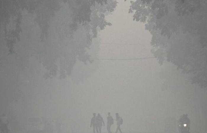 inquinamento atmosferico 60 volte superiore agli standard di Nuova Delhi