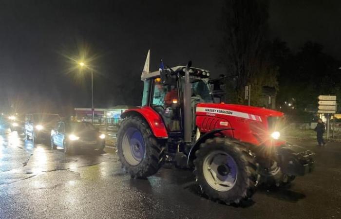 i trattori arrivano al crocevia d'Europa a Troyes