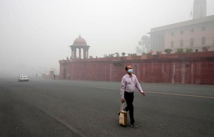 L’inquinamento atmosferico a Nuova Delhi è più di sessanta volte superiore agli standard dell’OMS