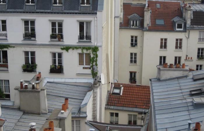 un uomo cade dal tetto di un edificio durante un furto con scasso nel 3° arrondissement