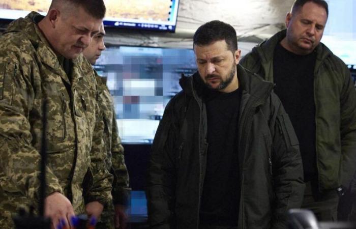 Volodymyr Zelenskyj dice di essere andato in prima linea a Pokrovsk; almeno dieci morti a Odessa dopo l'attacco russo