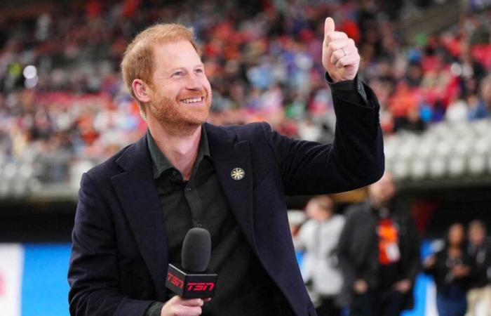 L'apparizione a sorpresa del principe Harry in Canada durante una partita della Grey Cup