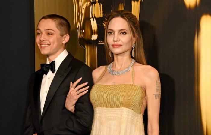 Il figlio di Angelina Jolie, Knox, è bello e fa una rara apparizione ai Governors Awards come suo +1: Foto | Hollywood