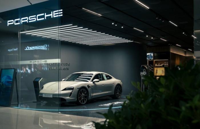 Porsche ha realizzato auto che perdono le ruote durante la guida!