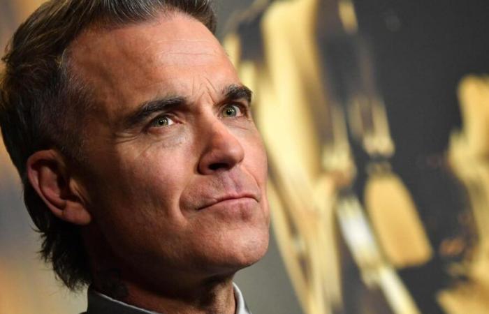 Robbie Williams si scaglia contro l’ex manager della band per l’uso di droga