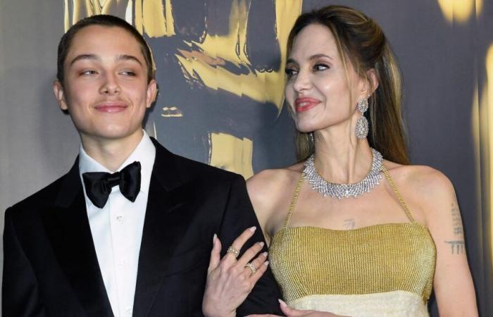 Angelina Jolie sul tappeto rosso con il figlio Knox Jolie-Pitt ai Governors Awards 2024