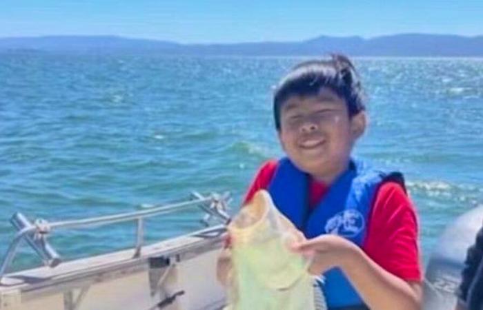 Naufragato, un ragazzo di 13 anni va alla deriva per ore in una cella frigorifera