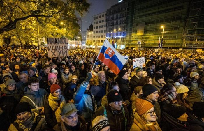 Slovacchia: manifestazione antigovernativa a Bratislava