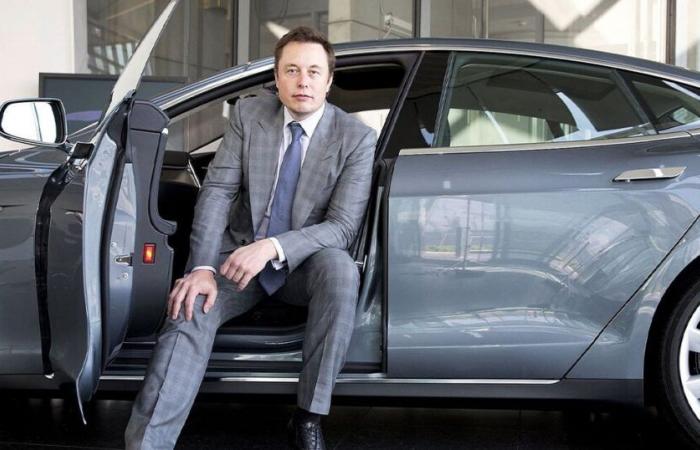 Si diffondono gli adesivi contro Elon Musk sulle Tesla!