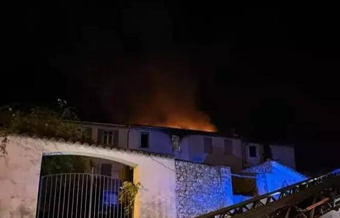 Un incendio devasta durante la notte due edifici a Saint-Maximin