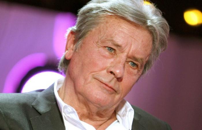 Alain Delon bisessuale? Questo famoso conduttore con il quale avrebbe avuto una relazione, “non insistere…”