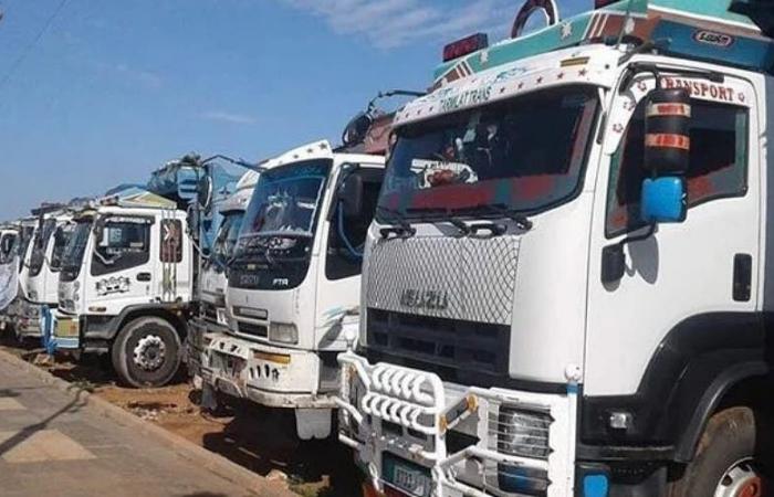 I residenti del quartiere Yasmine a Skhirat presentano una petizione di protesta contro il rumore dei camion”.